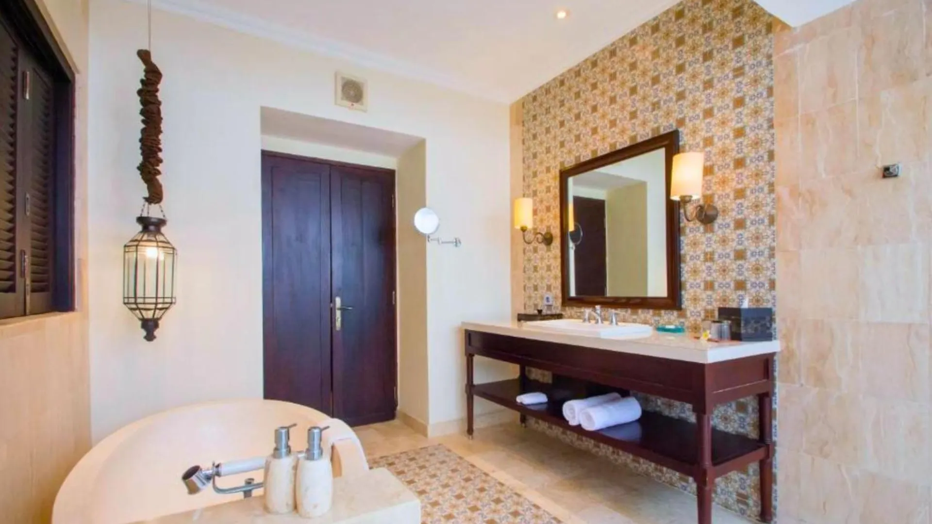 Entire 2 Bedroom Private Pool Villa Zn105 塞米亚克 0*,  印尼